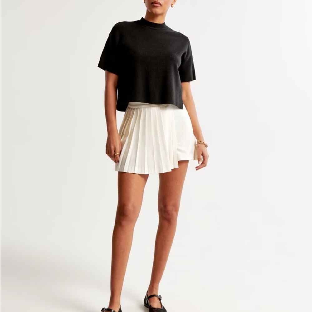 NWT Abercrombie Pleated Skort